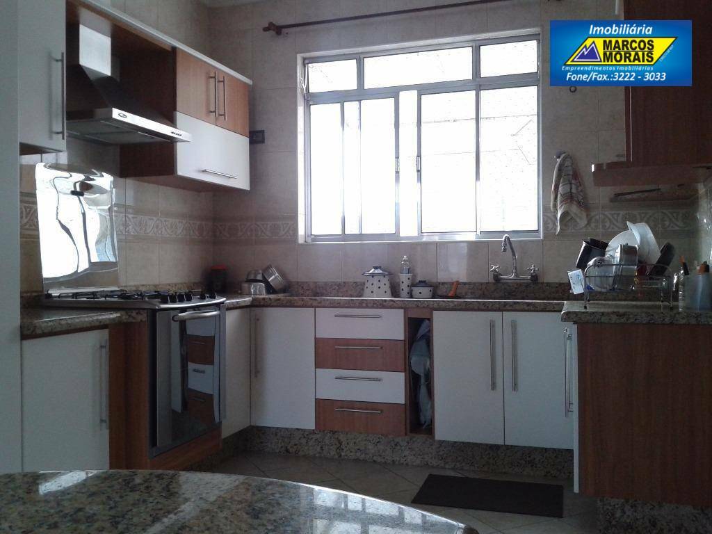 Casa à venda e aluguel com 2 quartos, 172m² - Foto 1