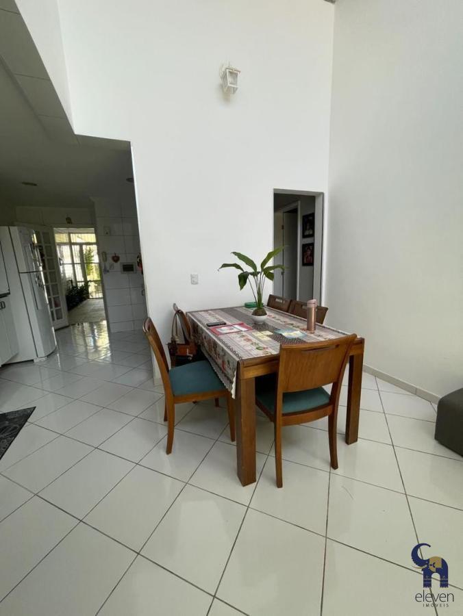 Casa à venda com 4 quartos, 220m² - Foto 18