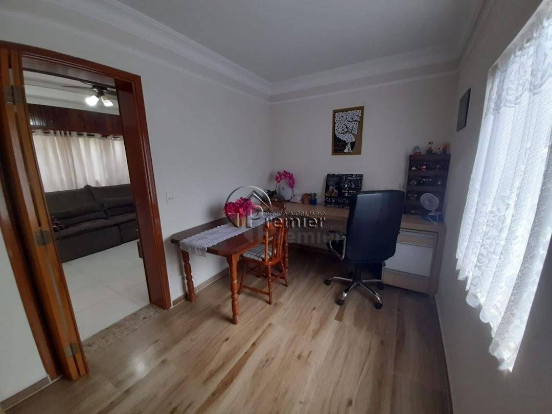 Casa à venda com 3 quartos, 219m² - Foto 22