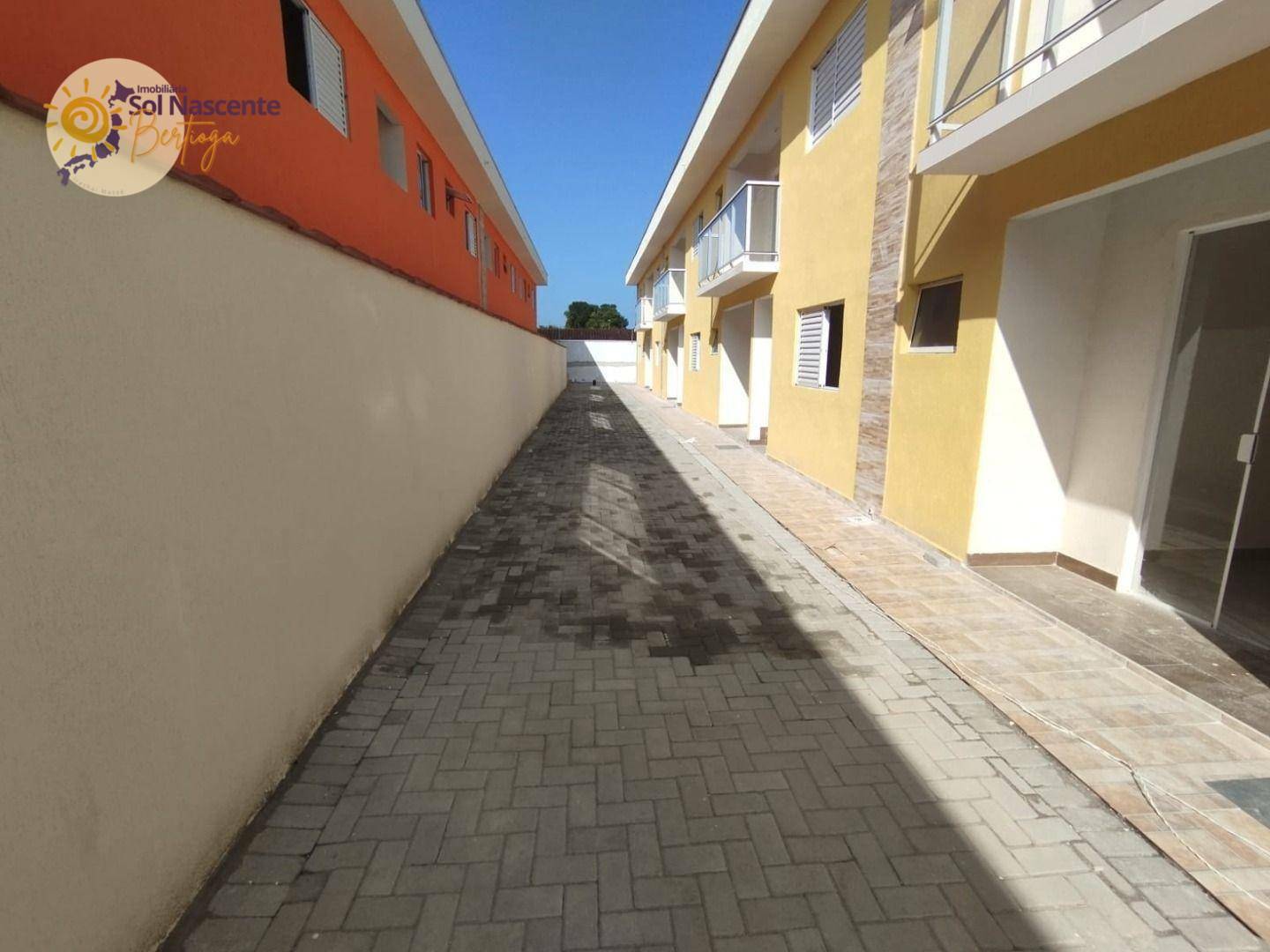 Casa à venda com 2 quartos, 60m² - Foto 2