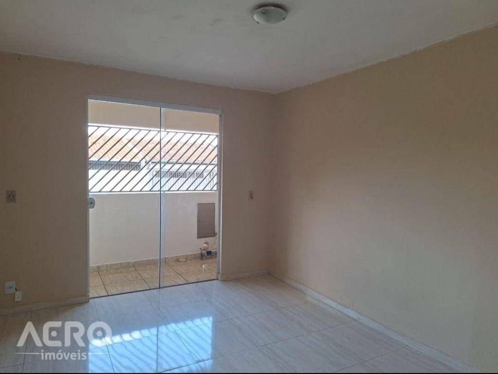 Casa de Condomínio à venda com 3 quartos, 160m² - Foto 2