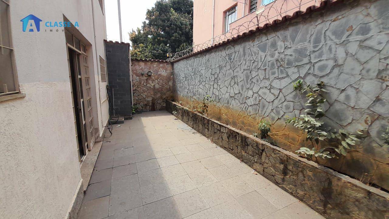 Casa à venda com 3 quartos, 250m² - Foto 4