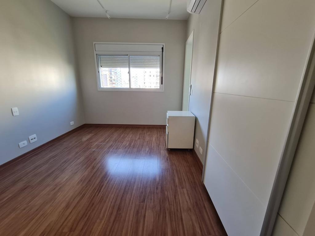 Apartamento à venda com 3 quartos, 178m² - Foto 2