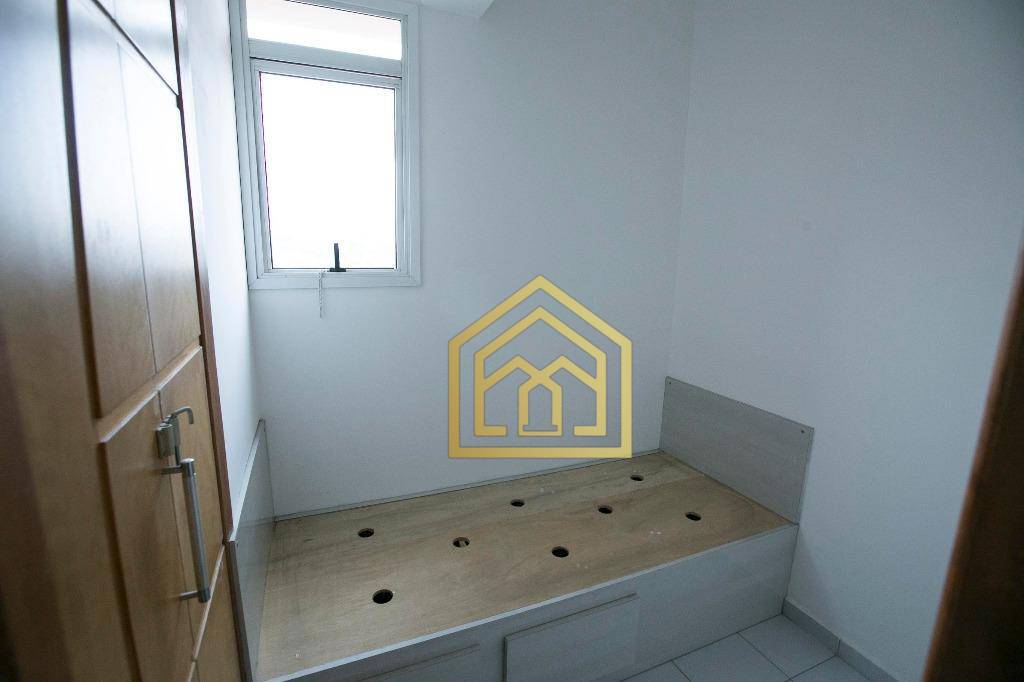 Apartamento à venda com 4 quartos, 188m² - Foto 25