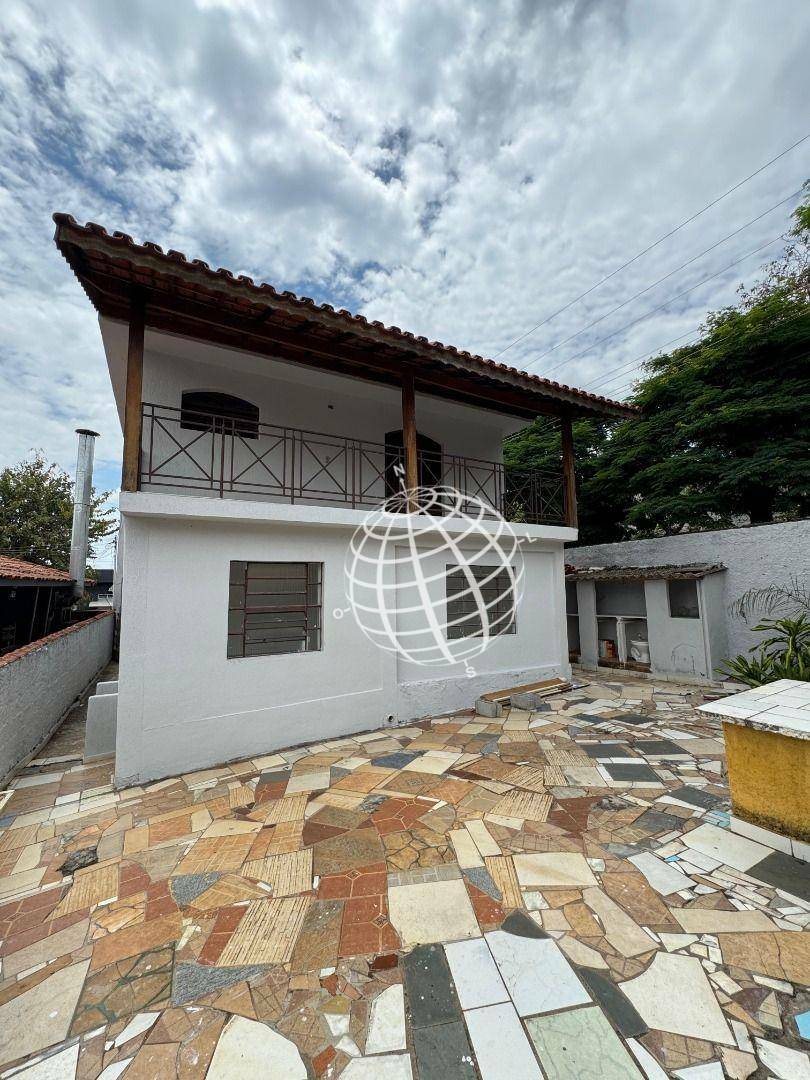 Casa à venda e aluguel com 3 quartos, 243m² - Foto 2