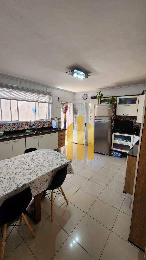 Sobrado à venda e aluguel com 3 quartos, 180m² - Foto 30