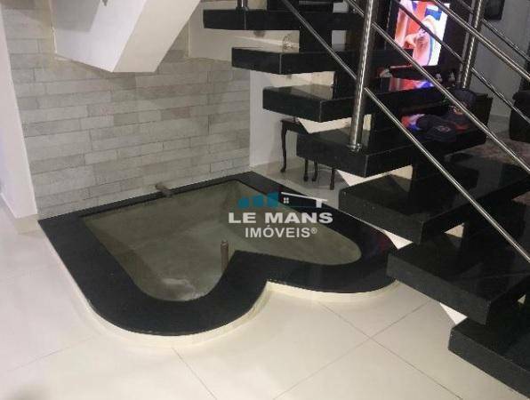 Casa de Condomínio à venda com 4 quartos, 280m² - Foto 2