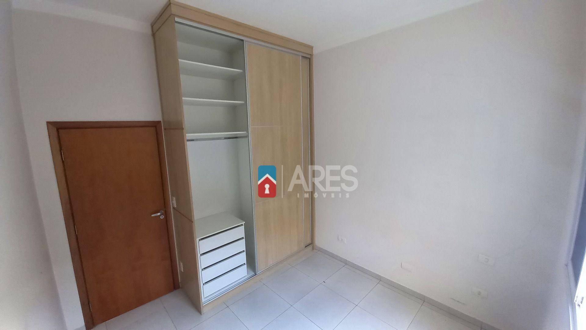 Casa à venda com 2 quartos, 69m² - Foto 4
