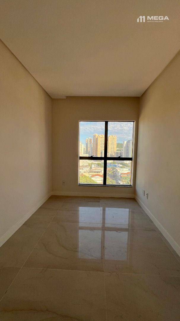 Apartamento à venda com 2 quartos, 69m² - Foto 5