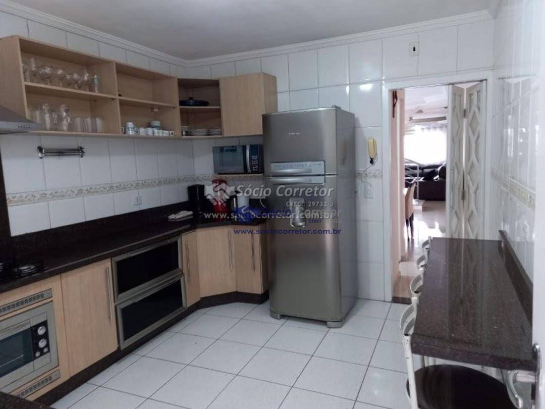 Casa à venda com 4 quartos, 220m² - Foto 12