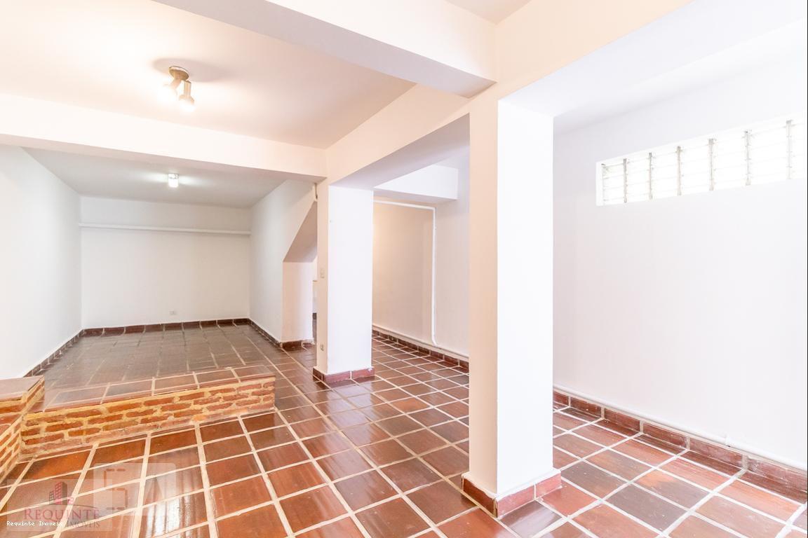 Sobrado à venda com 3 quartos, 279m² - Foto 1