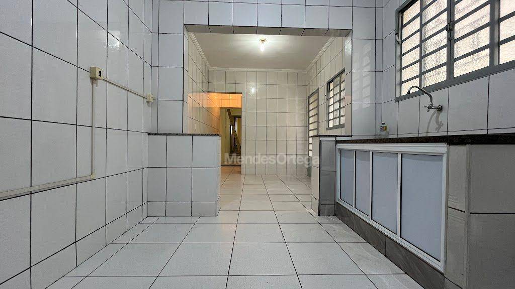 Casa para alugar com 2 quartos, 150m² - Foto 7