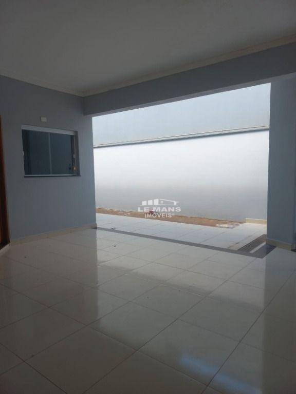 Casa à venda com 3 quartos, 173m² - Foto 1