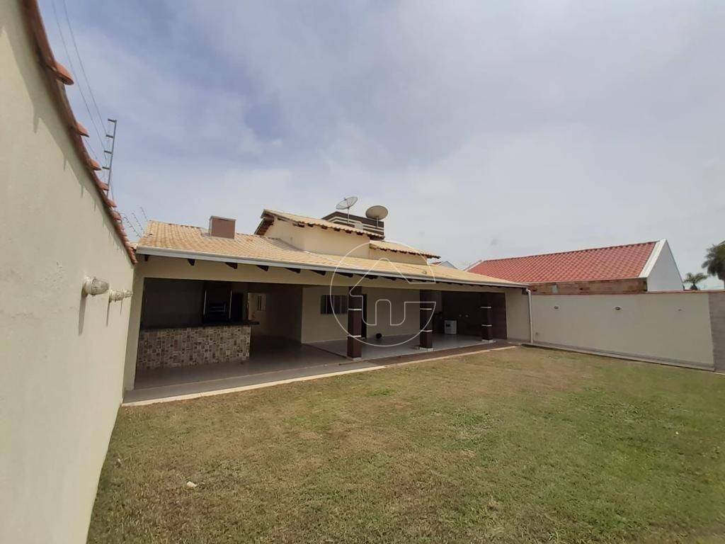 Casa à venda com 2 quartos, 215m² - Foto 1