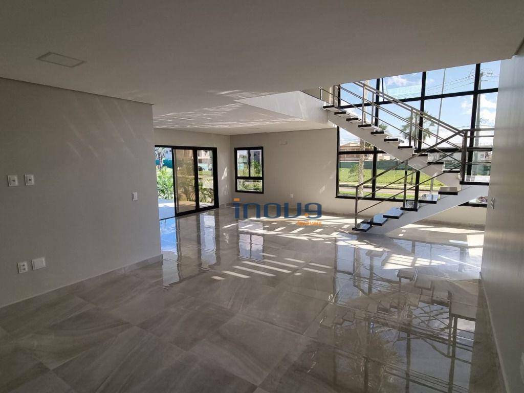 Casa à venda com 5 quartos, 338m² - Foto 2