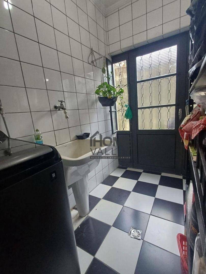 Casa de Condomínio à venda com 3 quartos, 238m² - Foto 5