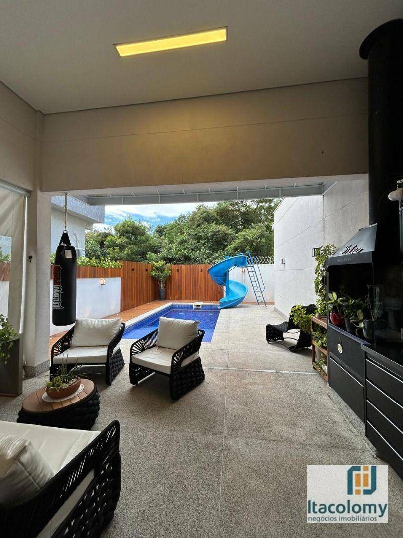 Casa de Condomínio à venda com 3 quartos, 220m² - Foto 4