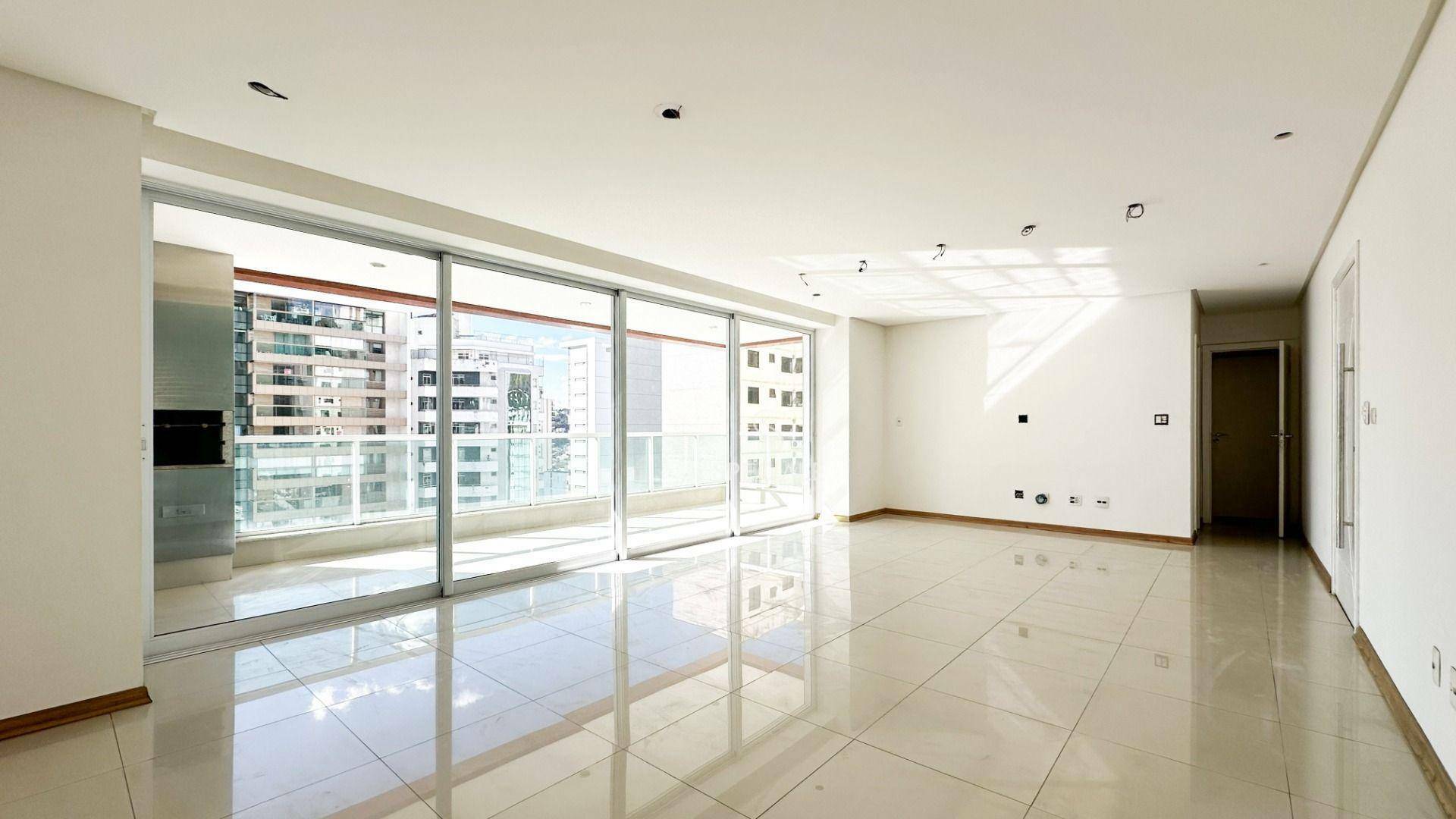 Apartamento à venda com 4 quartos, 250m² - Foto 5