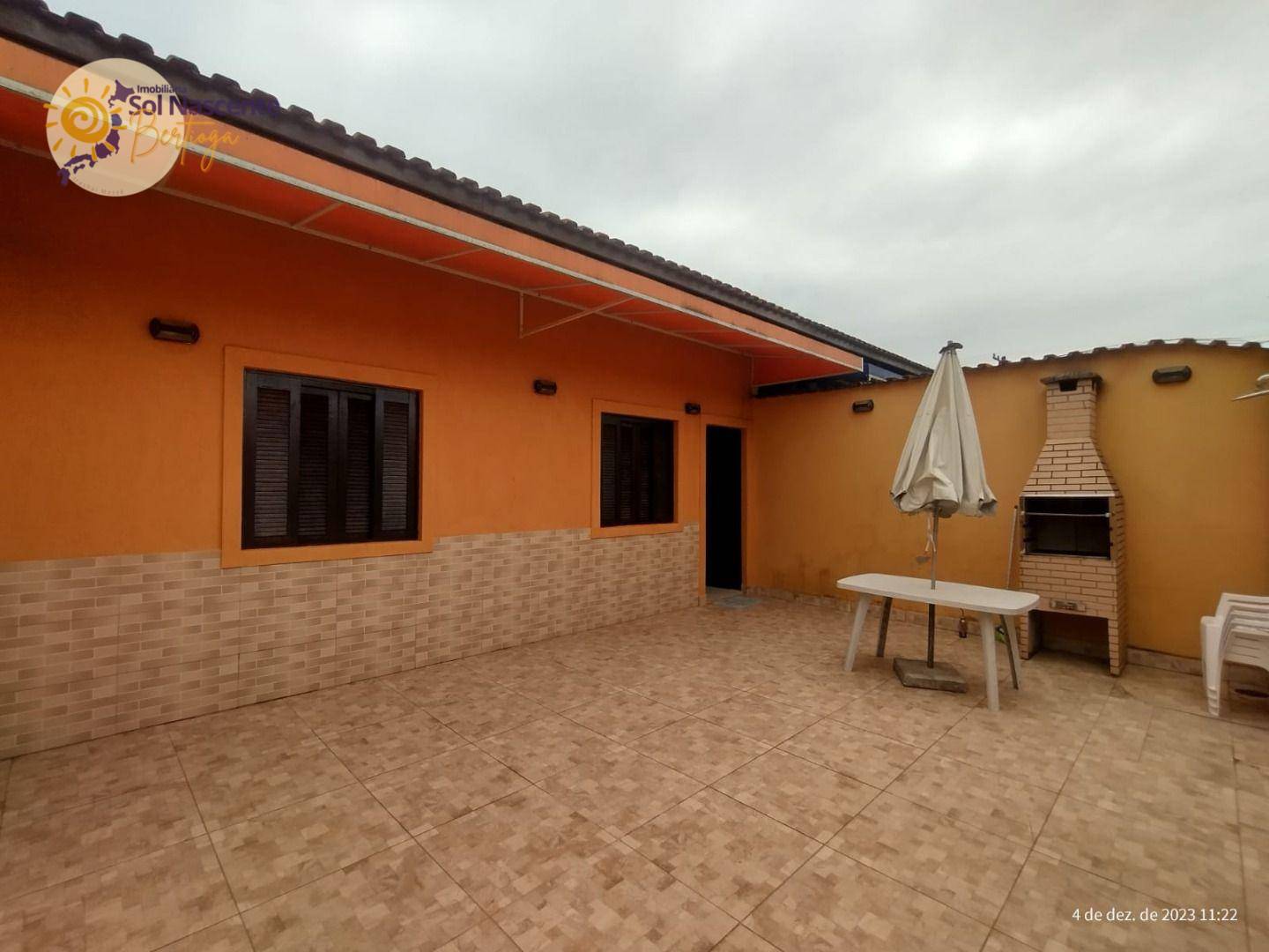 Casa à venda com 2 quartos, 70m² - Foto 1