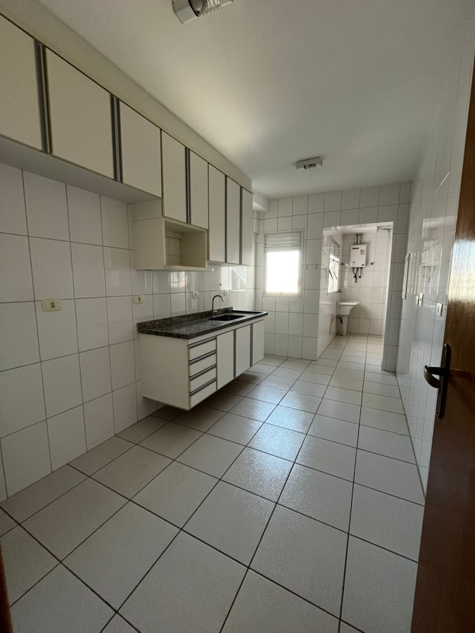 Apartamento para alugar com 3 quartos, 122m² - Foto 12