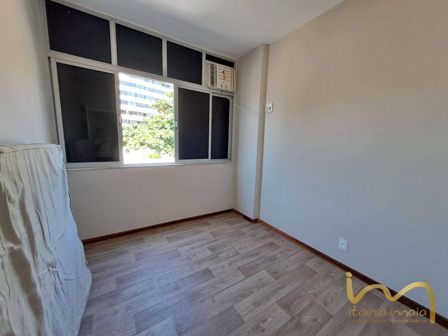 Apartamento à venda com 3 quartos, 156m² - Foto 6