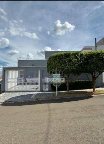 Casa à venda com 3 quartos, 156m² - Foto 1