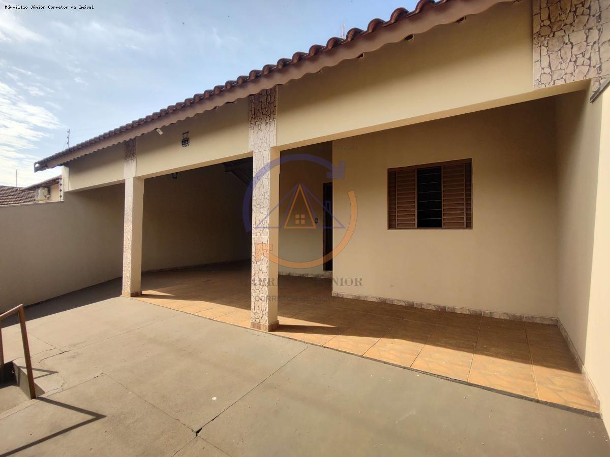 Casa à venda com 3 quartos, 242m² - Foto 2