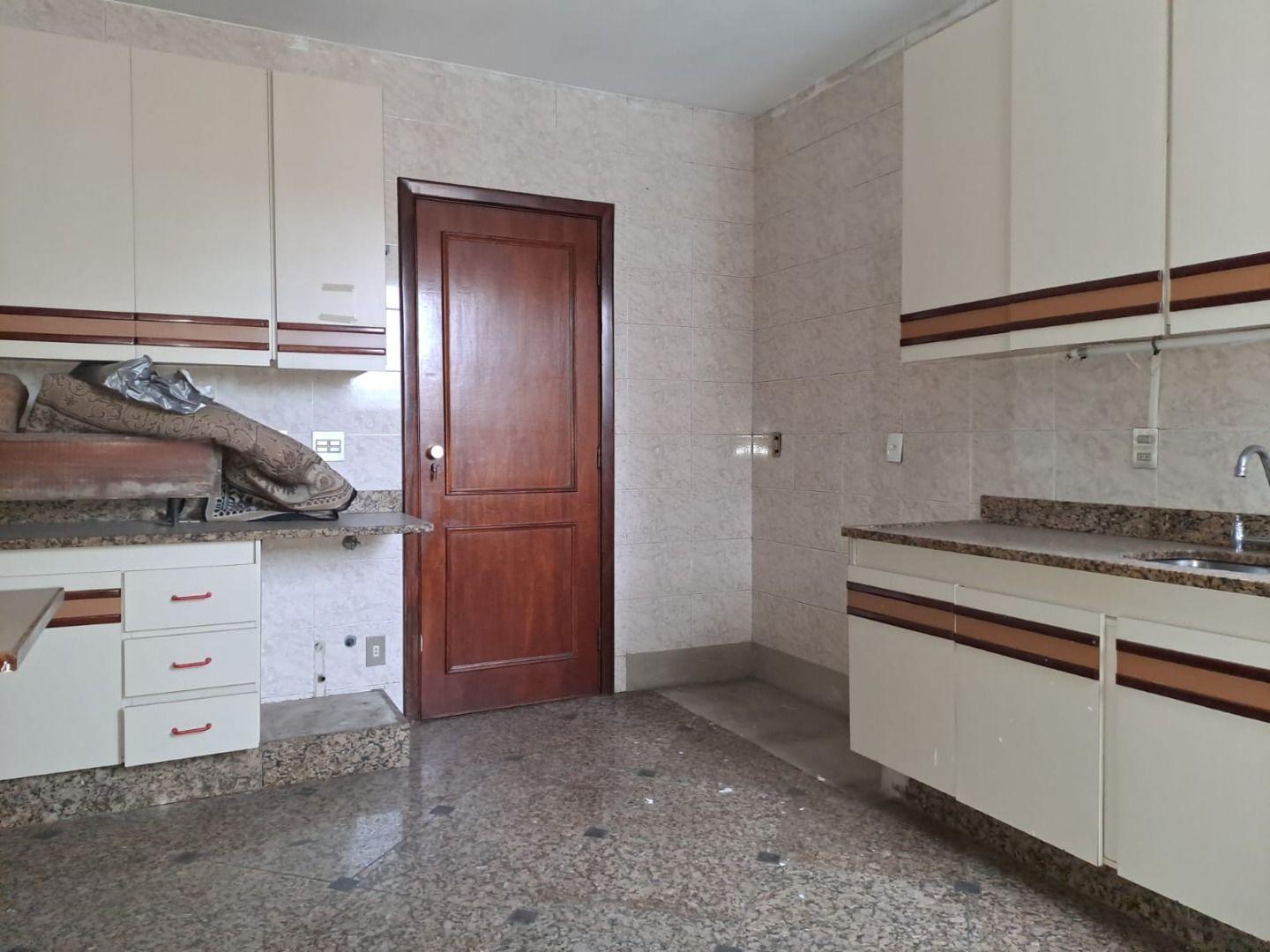 Apartamento à venda com 4 quartos, 313m² - Foto 4