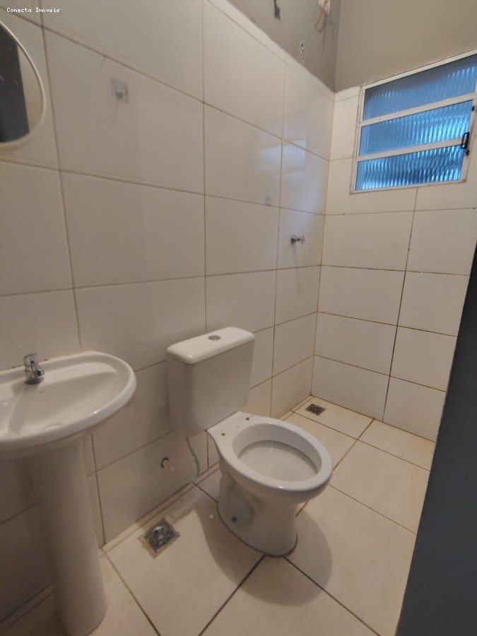Casa para alugar com 2 quartos, 60m² - Foto 13