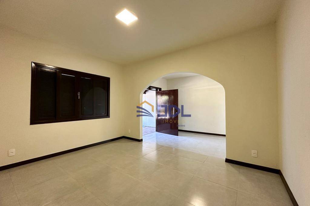 Casa à venda com 3 quartos, 240m² - Foto 16