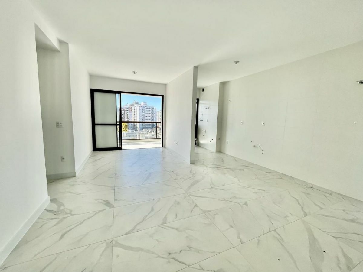 Apartamento à venda com 3 quartos, 105m² - Foto 1