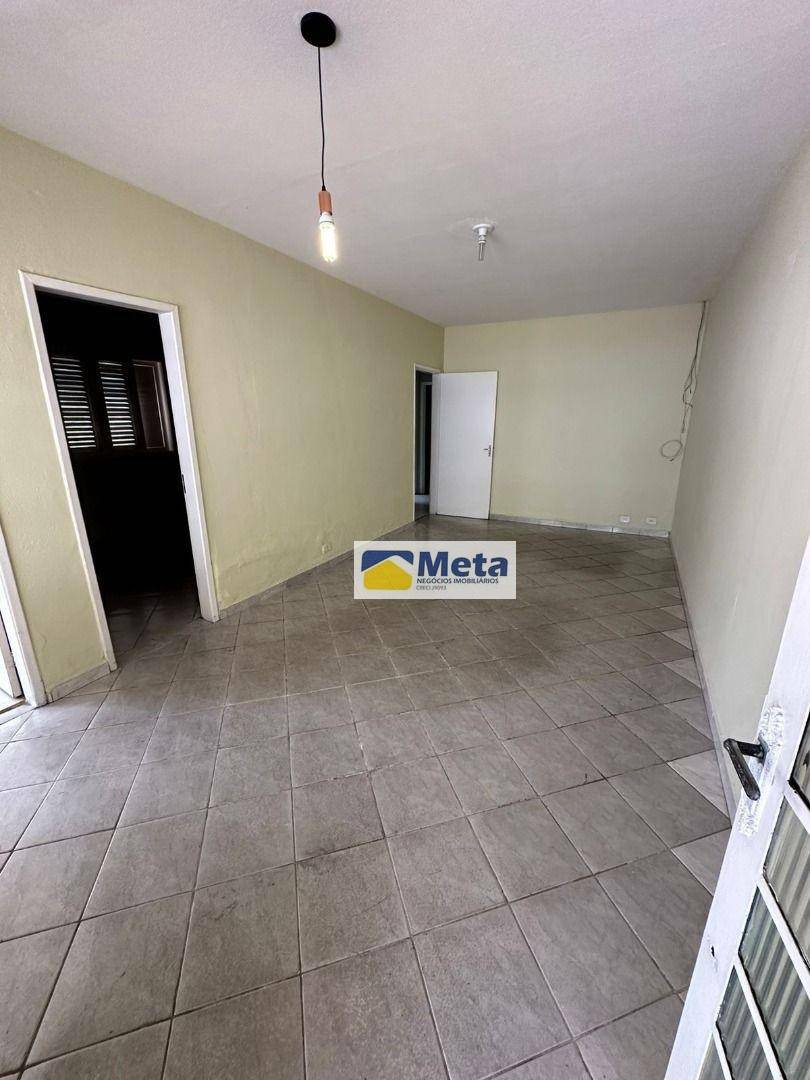 Casa para alugar com 2 quartos, 180m² - Foto 2