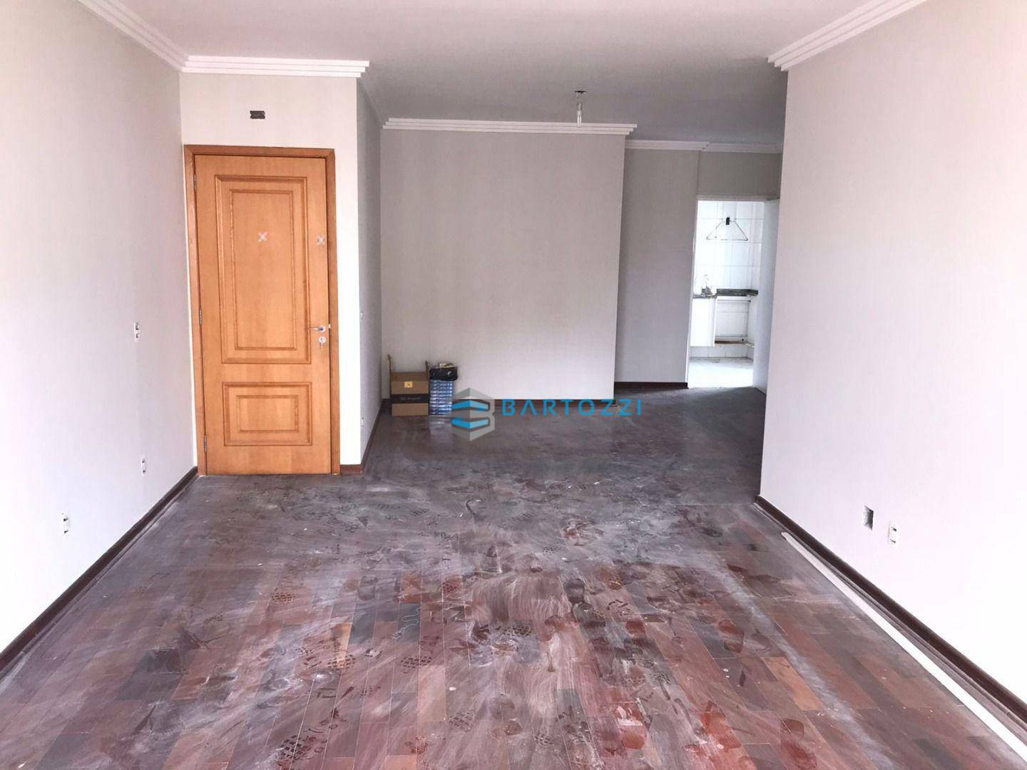 Apartamento à venda com 3 quartos, 150m² - Foto 2