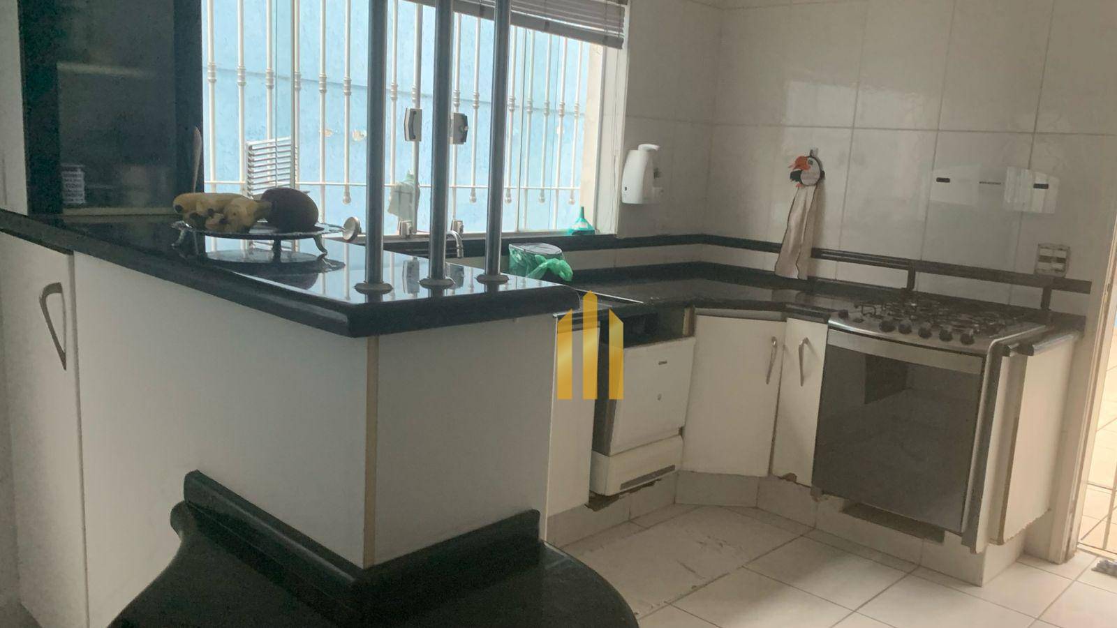 Sobrado à venda com 3 quartos, 320m² - Foto 2