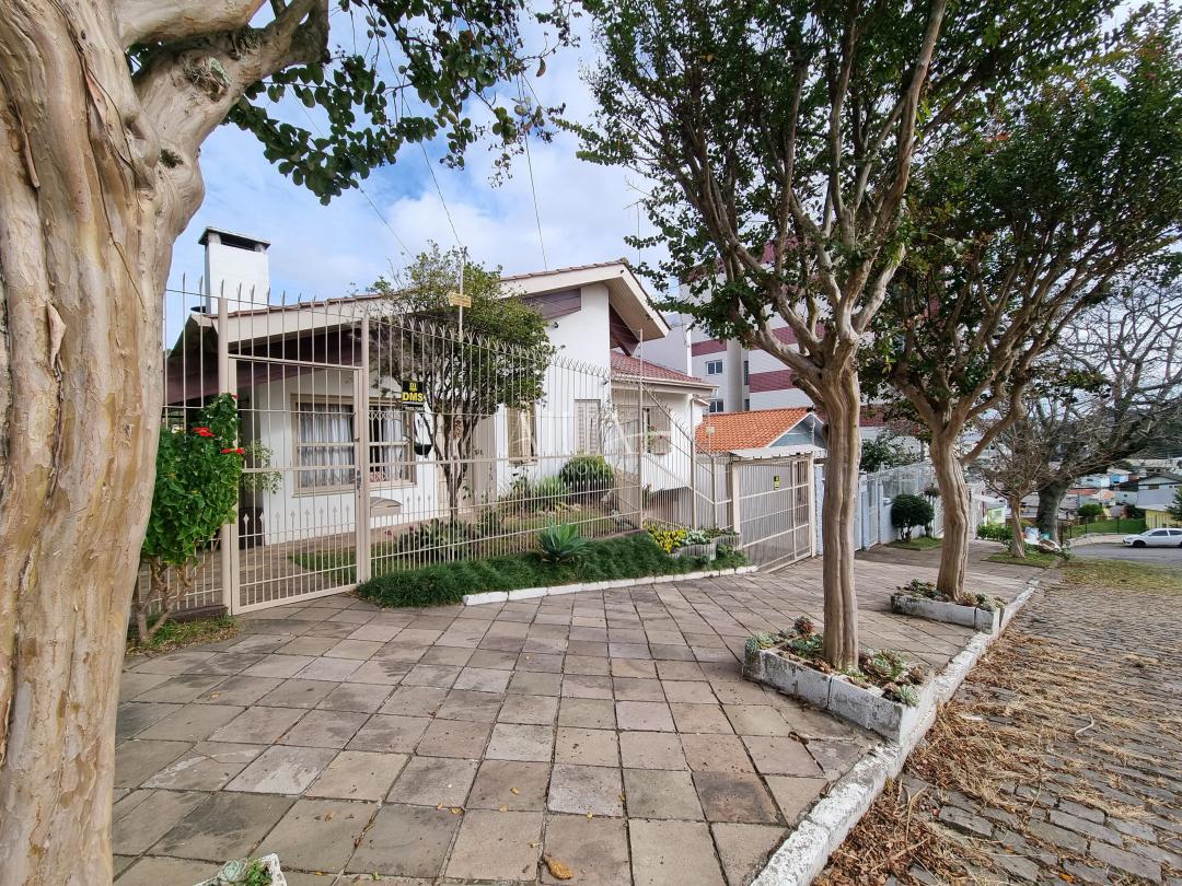 Casa à venda com 4 quartos, 216m² - Foto 2