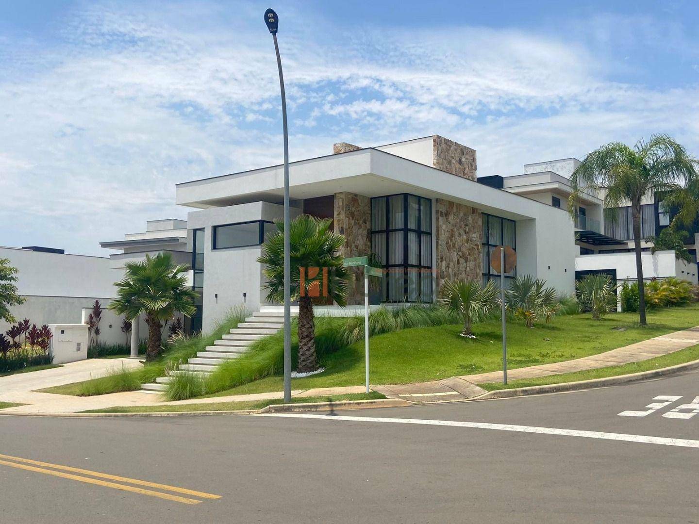 Casa de Condomínio para alugar com 4 quartos, 250m² - Foto 2