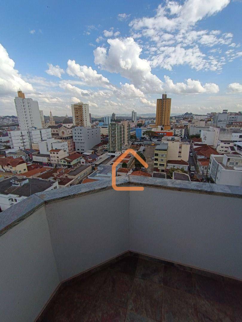 Apartamento à venda com 3 quartos, 227m² - Foto 6