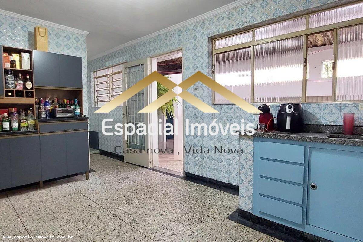 Casa à venda com 1 quarto, 70m² - Foto 1