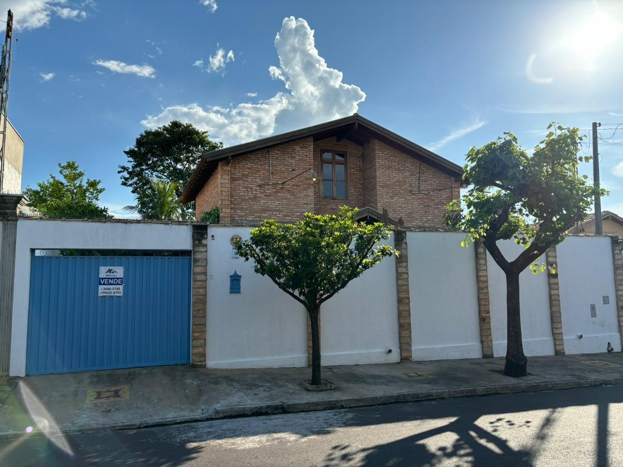 Casa à venda com 3 quartos, 150m² - Foto 2