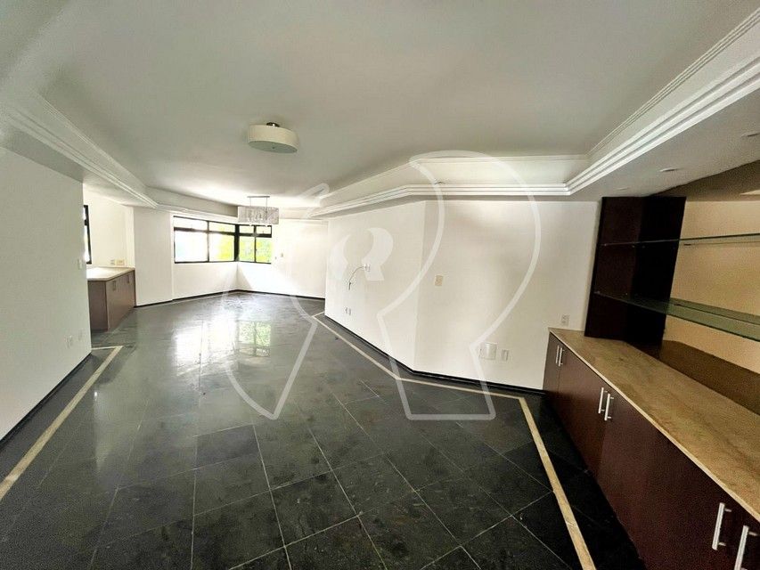 Apartamento à venda com 4 quartos, 200m² - Foto 2