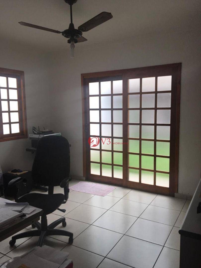 Sobrado à venda com 4 quartos, 300m² - Foto 4