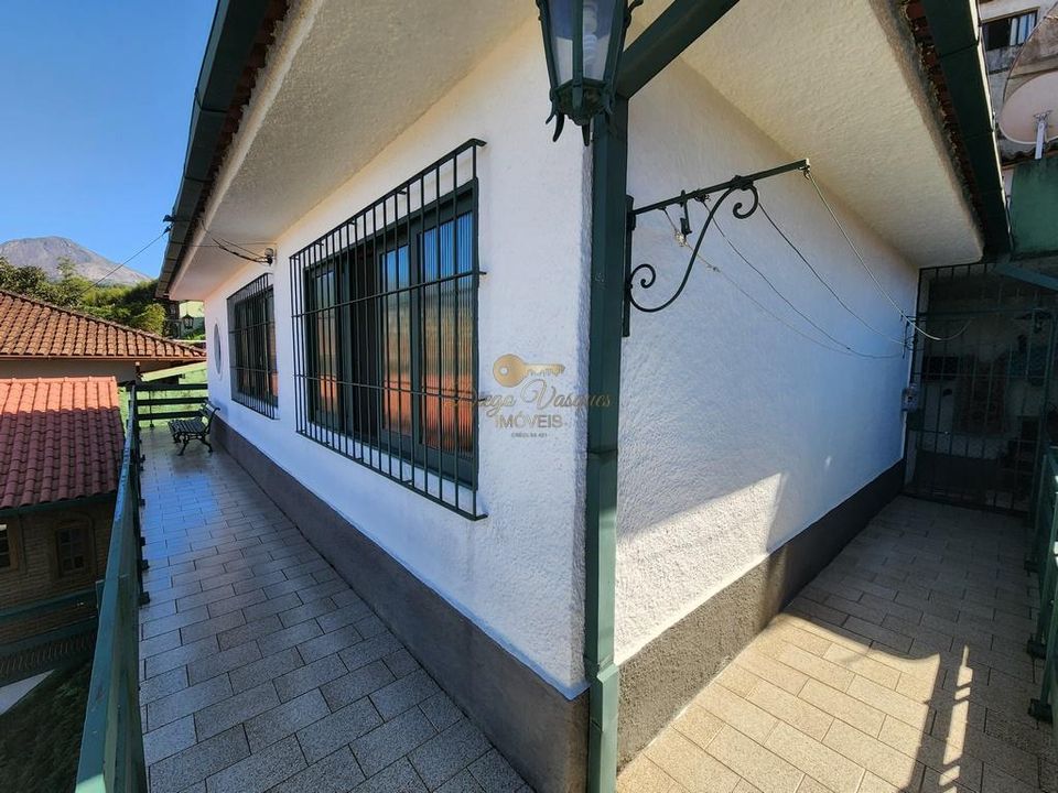 Casa à venda com 4 quartos, 360m² - Foto 2