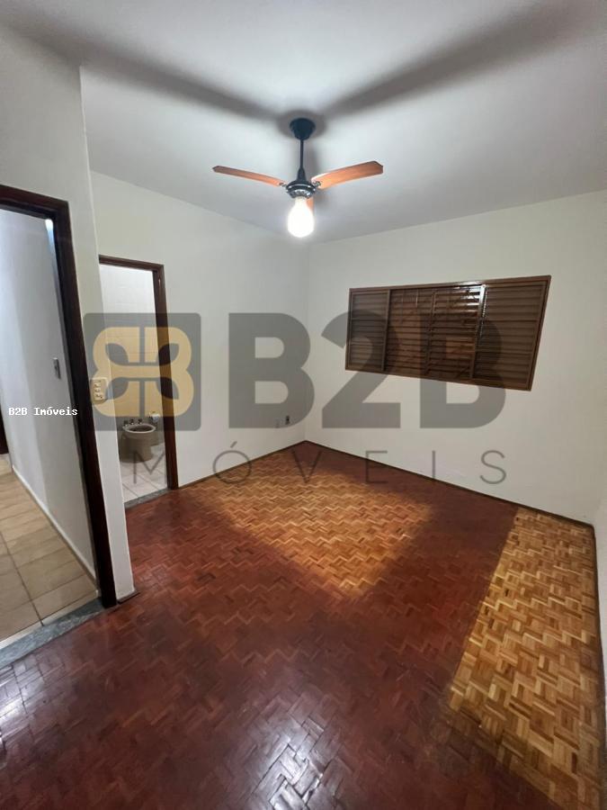 Casa à venda com 3 quartos, 120m² - Foto 4