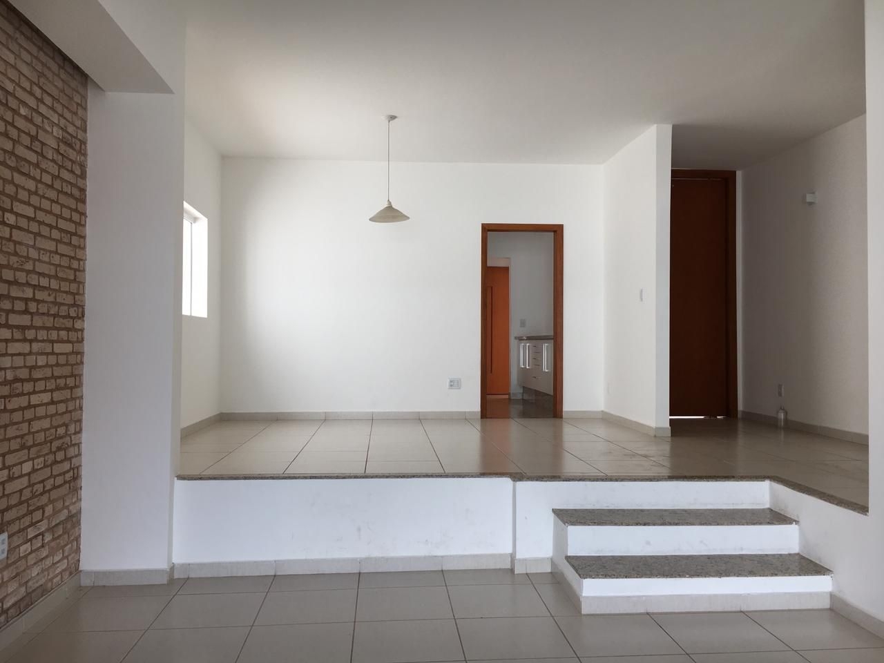 Casa para alugar com 4 quartos, 280m² - Foto 2