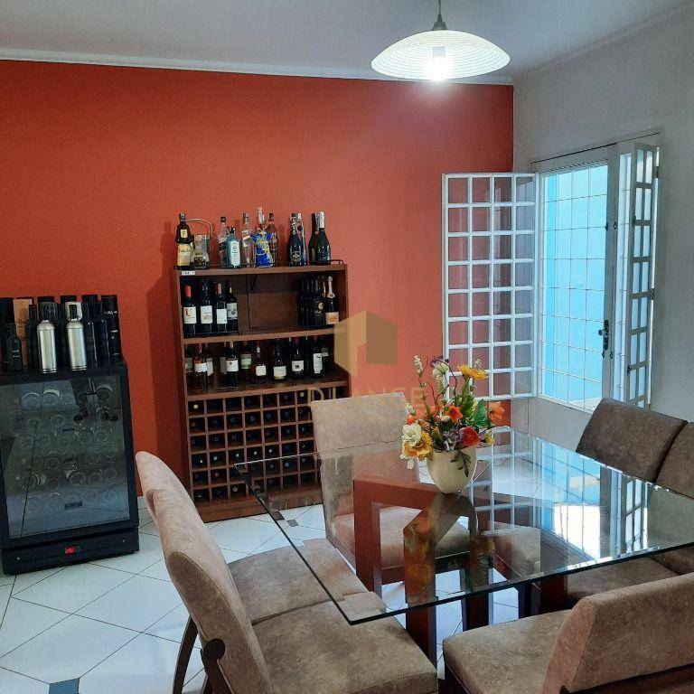 Casa à venda com 3 quartos, 213m² - Foto 5