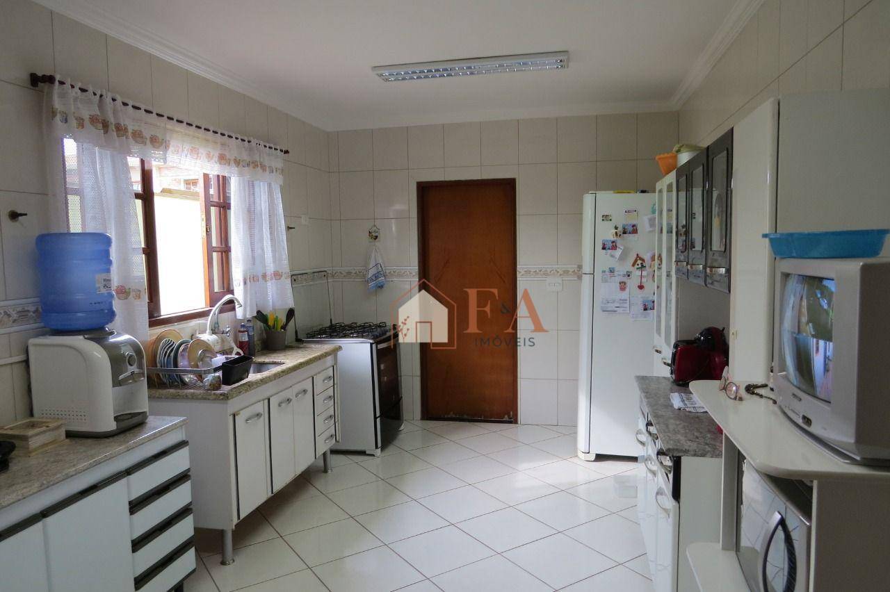 Casa à venda com 3 quartos, 217m² - Foto 6