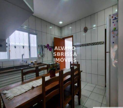 Casa à venda com 2 quartos, 97m² - Foto 2