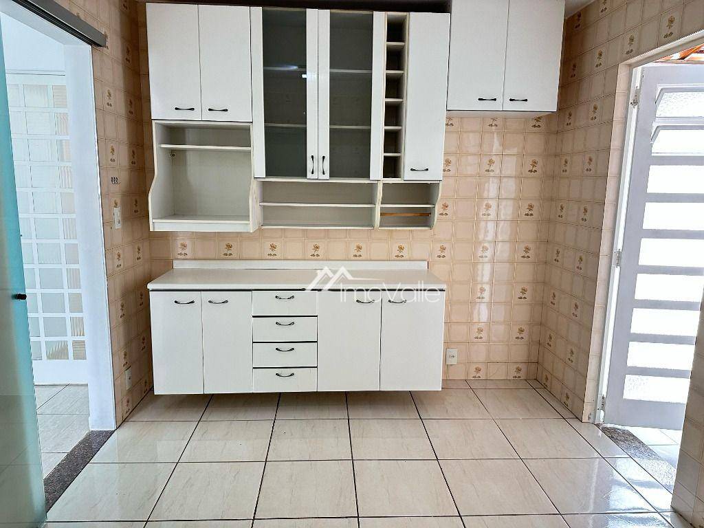 Casa para alugar com 3 quartos, 200m² - Foto 9