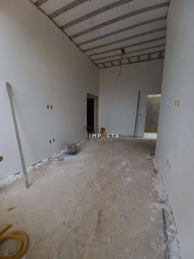 Casa à venda com 3 quartos, 100m² - Foto 2