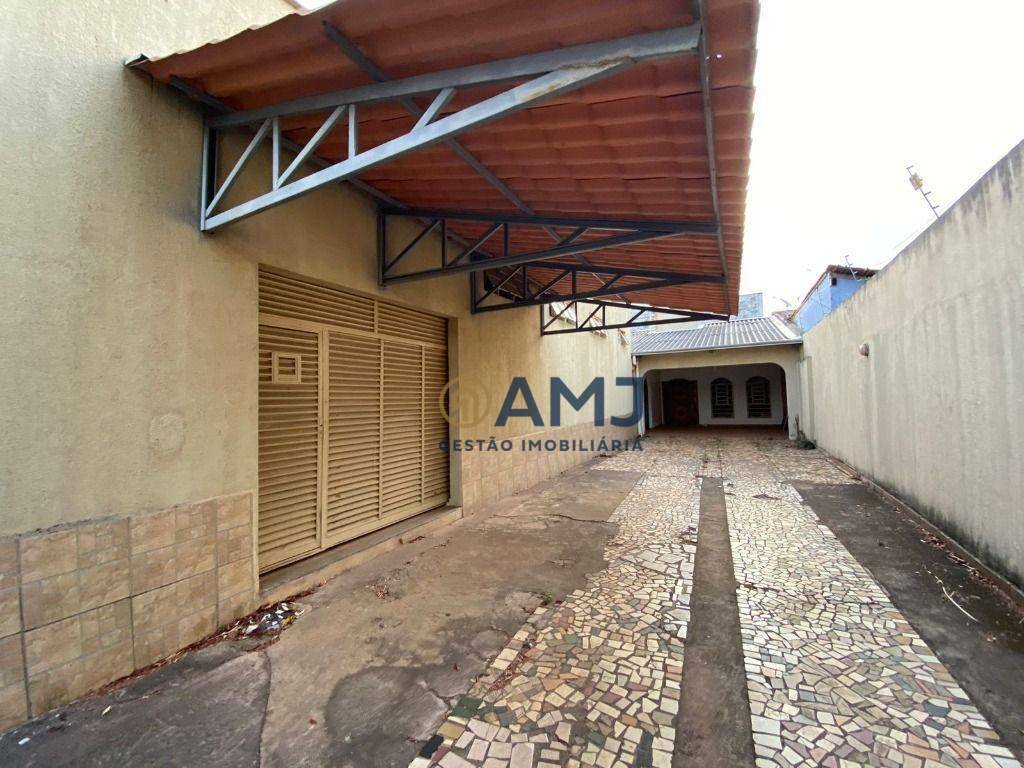 Depósito-Galpão-Armazém à venda, 272m² - Foto 1